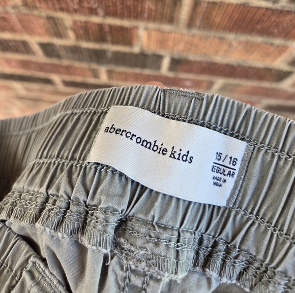 Abercrombie EUC kids cargo pants - Picture 2 of 11